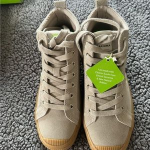 Cariuma high sneakers Size 8.5